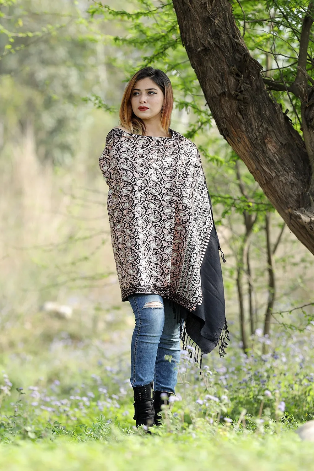 Charismatic Black Colour Stole With Graceful Dense Jaal Pattern Of Kashmiri Embroidery Makes It An Ideal Wear.