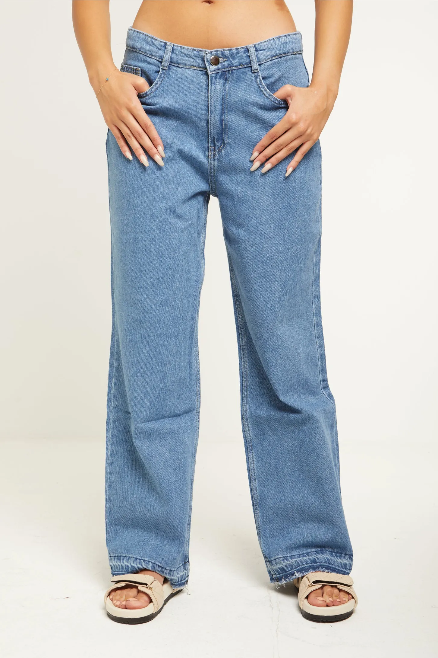 MID RISE WIDE LEG JEANS