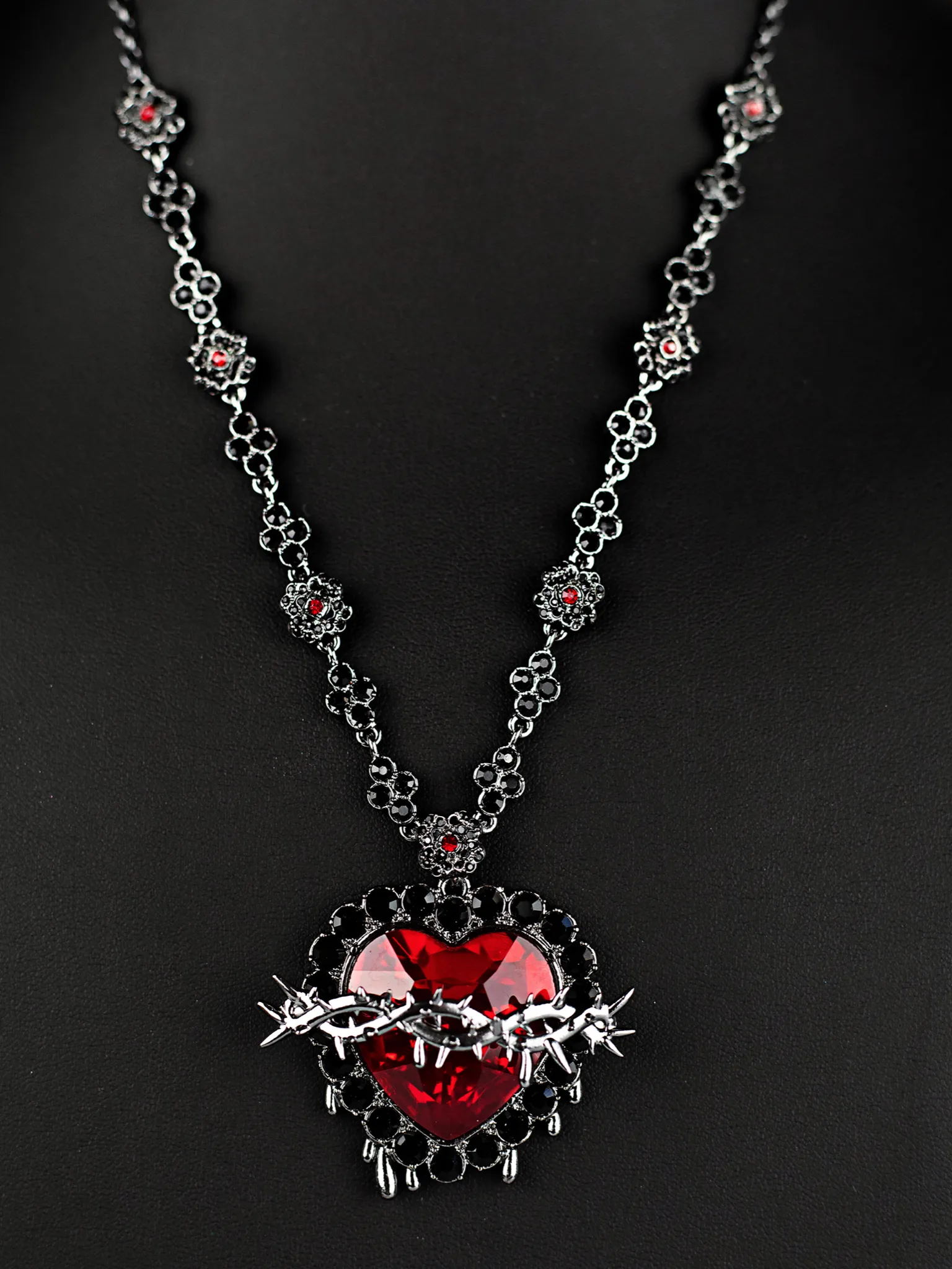 SACRED HEART NECKLACE